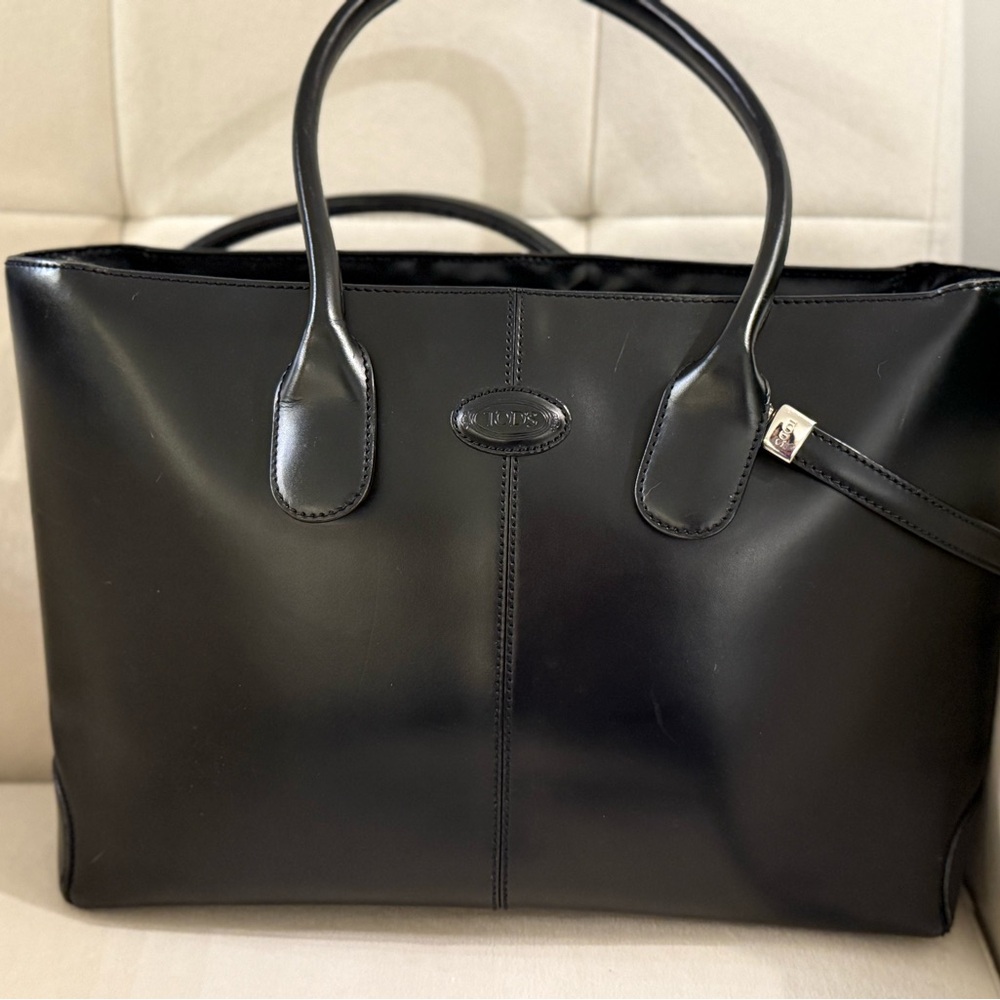 Tod's Elegant Black Leather Tote - Amazing!!!